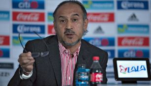 Raúl Gutiérrez en una conferencia de prensa