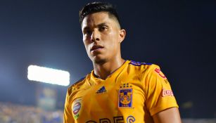 Carlos Salcedo durante un encuentro contra Morelia 