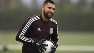 Jonathan Orozco, durante una práctica con la Selección Mexicana 