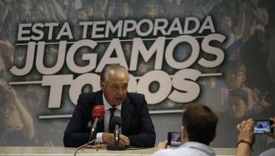 José Luis Trejo atiende a los medios como técnico del Salamanca