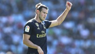 Gareth Bale levanta el brazo en el juego frente al Celta de Vigo