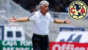 Ferretti reclama durante un partido de Tigres