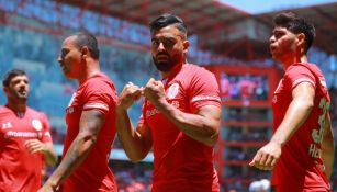 Jugadores del Toluca celebran una anotación