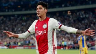 Edson Álvarez festeja su primer gol con el Ajax
