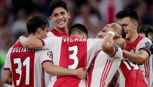 Jugadores del Ajax festejan un gol