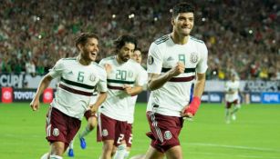 Raúl Jiménez celebra anotación con la Selección Mexicana