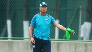 Robert Siboldi, en una práctica de Cruz Azul en La Noria