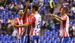 Los jugadores del Atlético San Luis celebran uno de los goles del partido