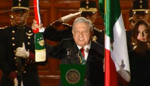 Andrés Manuel López Obrador dando su primer Grito de Independencia