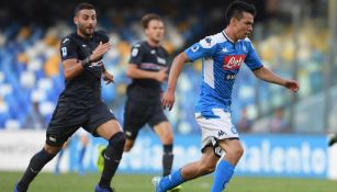 Hirving Lozano en acción con Napoli en San Paolo