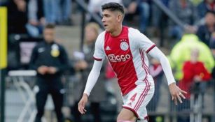 Edson Álvarez durante un juego con el Ajax