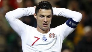 Cristiano Ronaldo se lamenta en un partido con Portugal