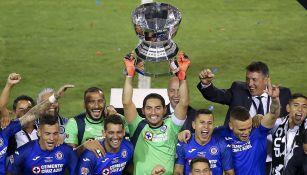 Jugadores de Cruz Azul celebran título de Leagues Cup