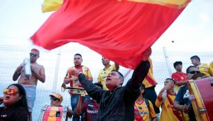 Afición de Monarcas previo al duelo contra Chivas 