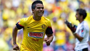 Juan Carlos Medina celebra un gol cuando jugaba con América