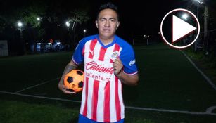 Alan Martínez luce la playera de Chivas