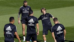 Jugadores de Real Madrid previo a un entrenamiento