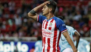 Alan Pulido se lamenta en juego contra Tuzos