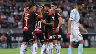 Jugadores del Atlas celebran una diana contra Gallos