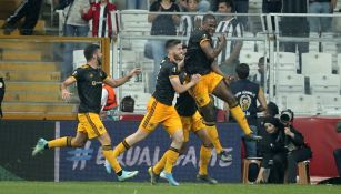 Willy Boly festeja su gol frente al Besiktas 