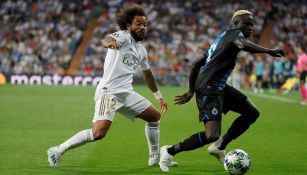 Marcelo intenta recuperar el balón en juego del Real Madrid