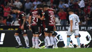 Jugadores de Atlas en el partido contra Gallos