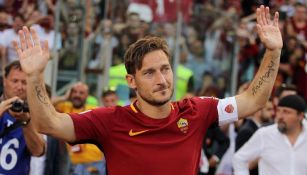  Francesco Totti en un partido con la Roma