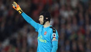 Petr Cech en un partido con el Arsenal