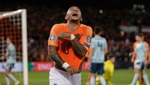 Memphis Depay celebra uno de sus goles contra Irlanda del Norte