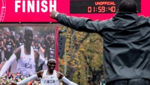 Eliud Kipchoge tras cruzar la meta