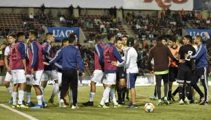 Jugadores de México y Argentina se enfrascan en una pelea