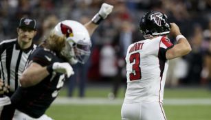 Matt Bryant se lamenta tras fallar un punto extra