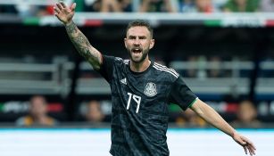 Miguel Layún durante un duelo con el Tricolor 