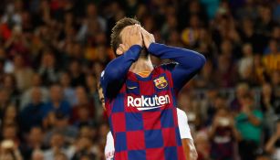 Gerard Piqué lamenta una jugada con el Barcelona