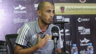 Guido Pizarro durante una charla con los medios