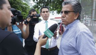Raúl Arias dando declaraciones a los medios 