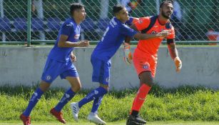 Guillermo Allison celebrando su anotación con Cruz Azul sub 20