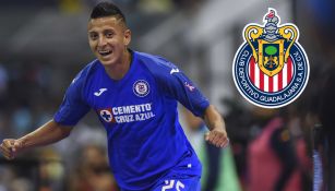 Roberto Alvarado celebra un gol con Cruz Azul 