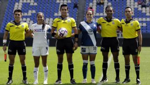 Protocolo previo al partido entre Puebla y Cruz Azul femenil