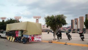 Un solitario puesto a las afueras del Alfonso Lastras