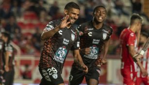 Francisco Jara festeja su gol ante Necaxa