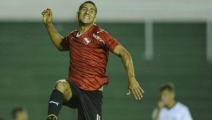 Cecilio Domínguez festeja una anotación con el Independiente