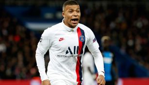 Kylian Mbappé durante un duelo con el PSG