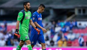 Jesús Corona y Roberto Alvarado al final del encuentro