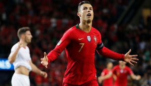 Cristiano Ronaldo festeja un gol con Portugal 