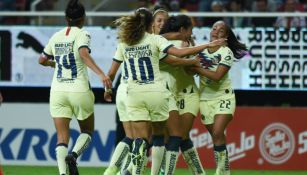 Jugadoras del América Femenil celebrando un gol contra Chivas