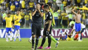 Jugadores de México lamentan la derrota ante Brasil