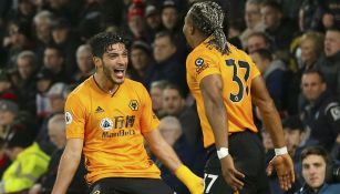 Raúl Jiménez celebra anotación con el Wolves