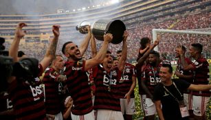 Jugadores de Flamengo festejan una anotación