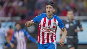 Alan Pulido festeja un gol frente a Veracruz